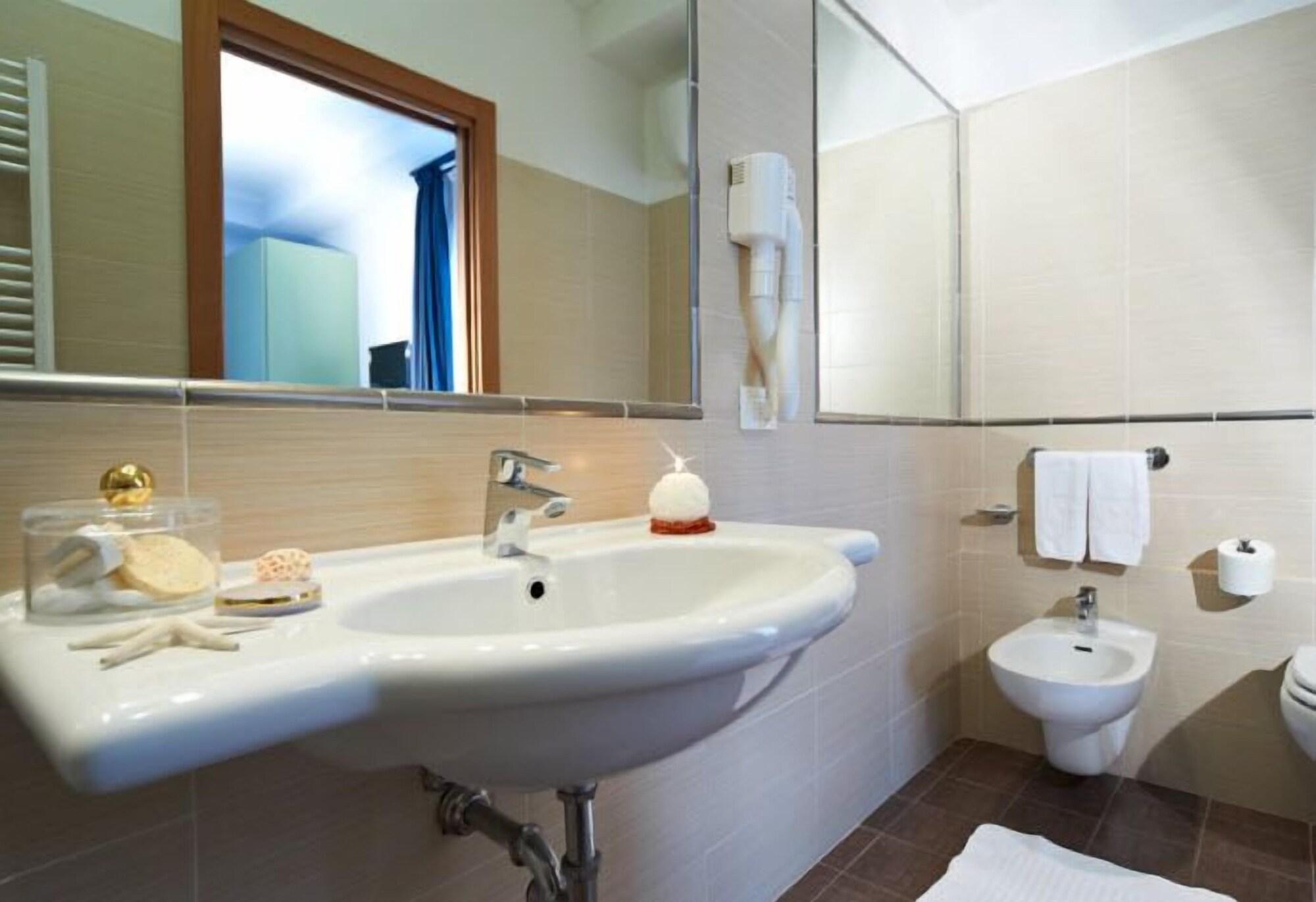 Hotel Sirio Лидо Ди Камайоре Екстериор снимка