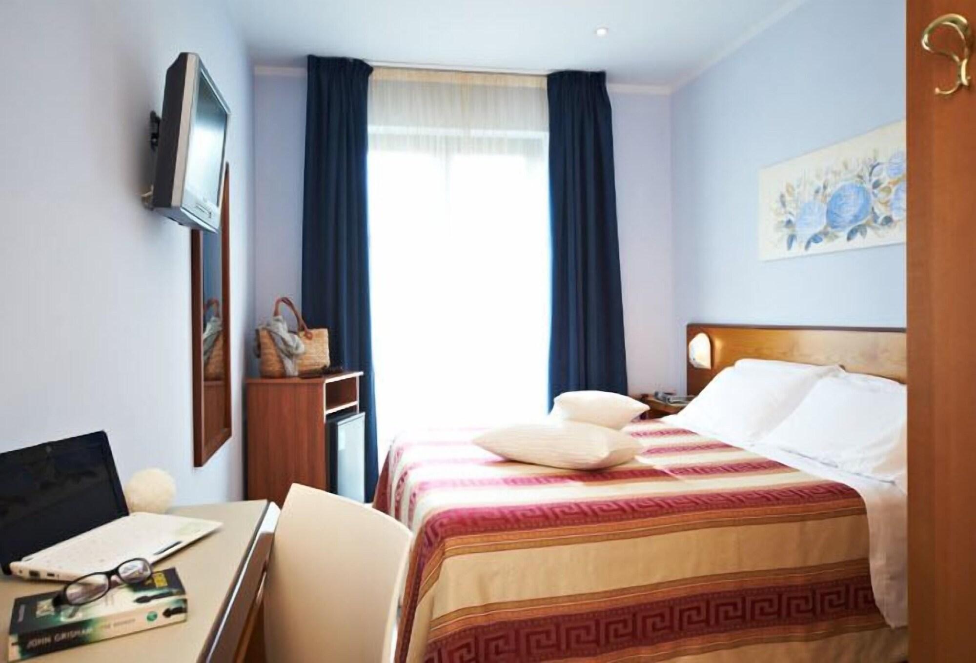 Hotel Sirio Лидо Ди Камайоре Екстериор снимка