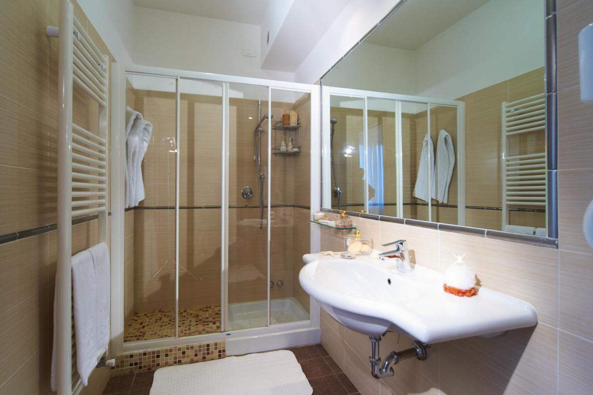 Hotel Sirio Лидо Ди Камайоре Екстериор снимка