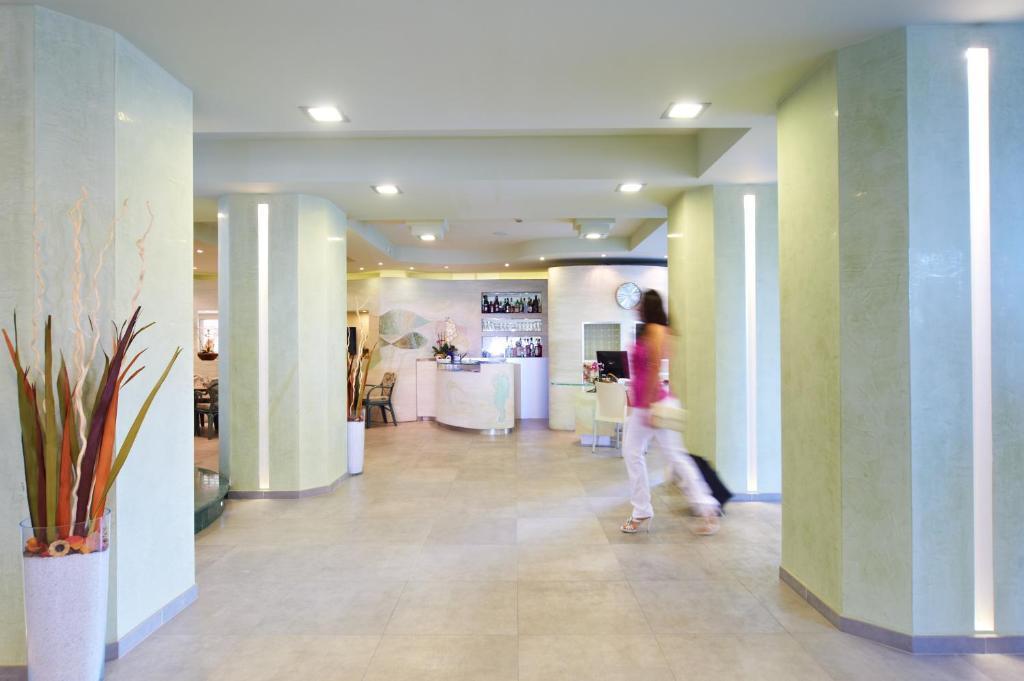 Hotel Sirio Лидо Ди Камайоре Екстериор снимка