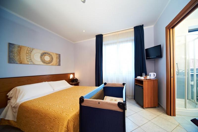 Hotel Sirio Лидо Ди Камайоре Екстериор снимка